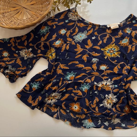 The Hanger | Blue & Gold Floral Crop Top Blouse - Picture 2 of 9